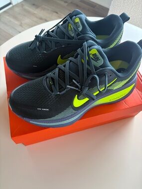 Nike Men's Vomero 19 Running Shoes